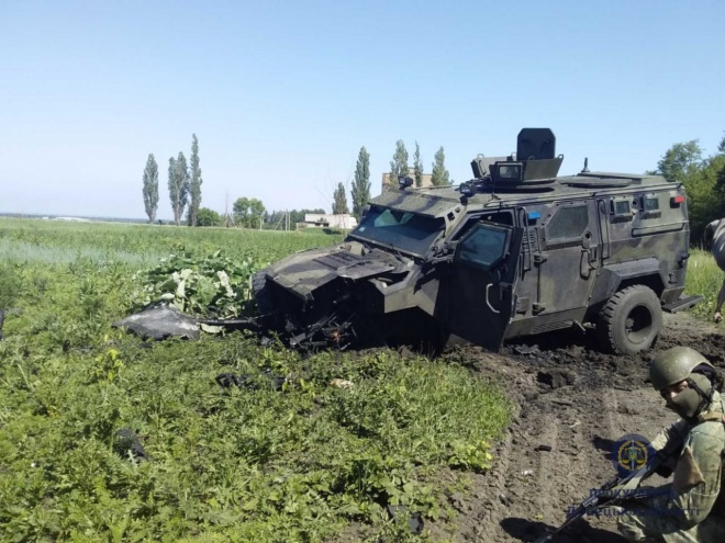 На Донеччині на міні підірвався бронеавтомобіль НГУ, багато поранених - фото