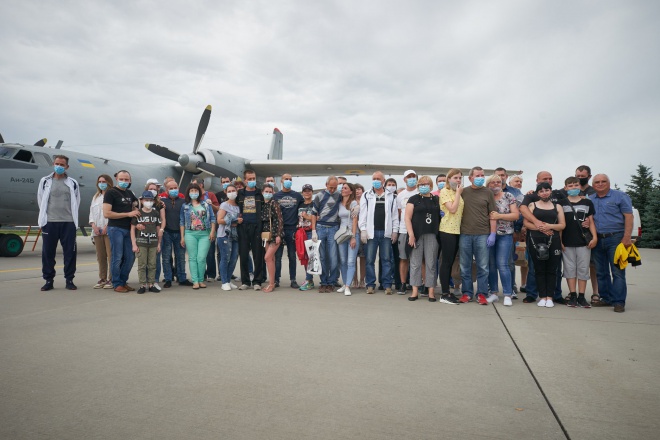 Після трирічного ув’язнення в Лівії, додому повернулися 14 українських моряків - фото