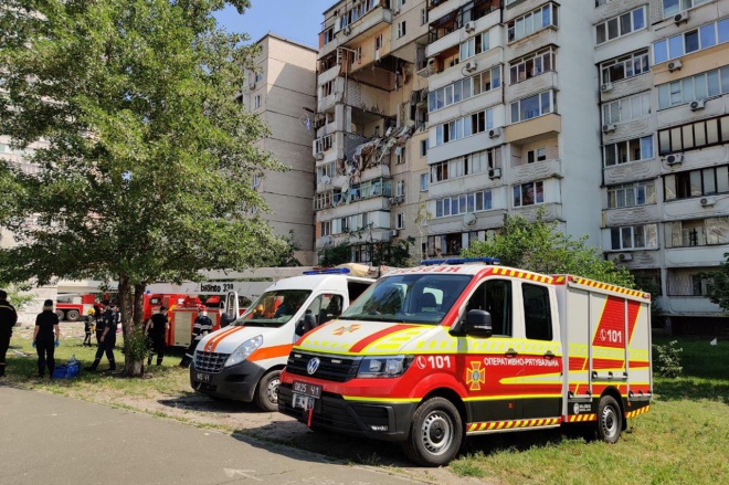 В Києві стався вибух у житловій багатоповерхівці, пошкодивши кілька поверхів - фото