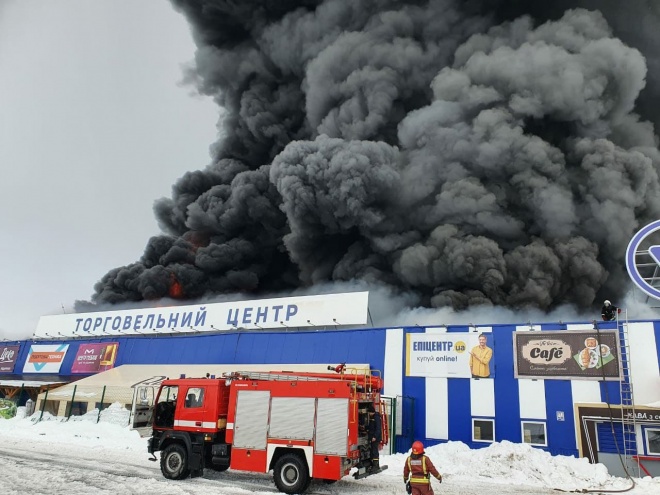 На Миколаївщині палає “Епіцентр” - фото