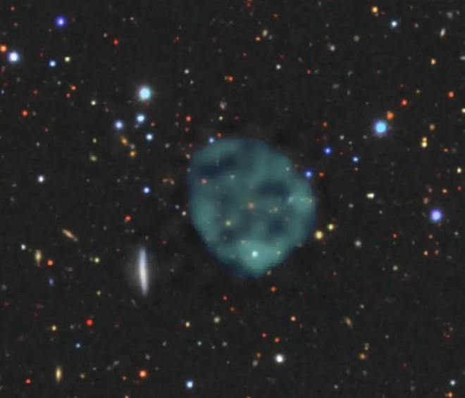 Астрономи постійно знаходять на небі таємничі округлі кільця і не знають, як їх пояснити - фото