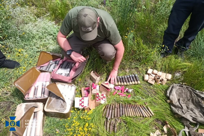 На Луганщині виявлено схрон боєприпасів російського військового формування - фото
