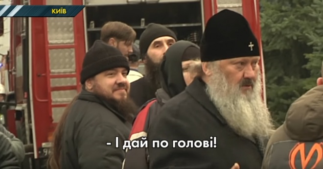 Священники Києво-Печерської лаври напали на журналістів - фото
