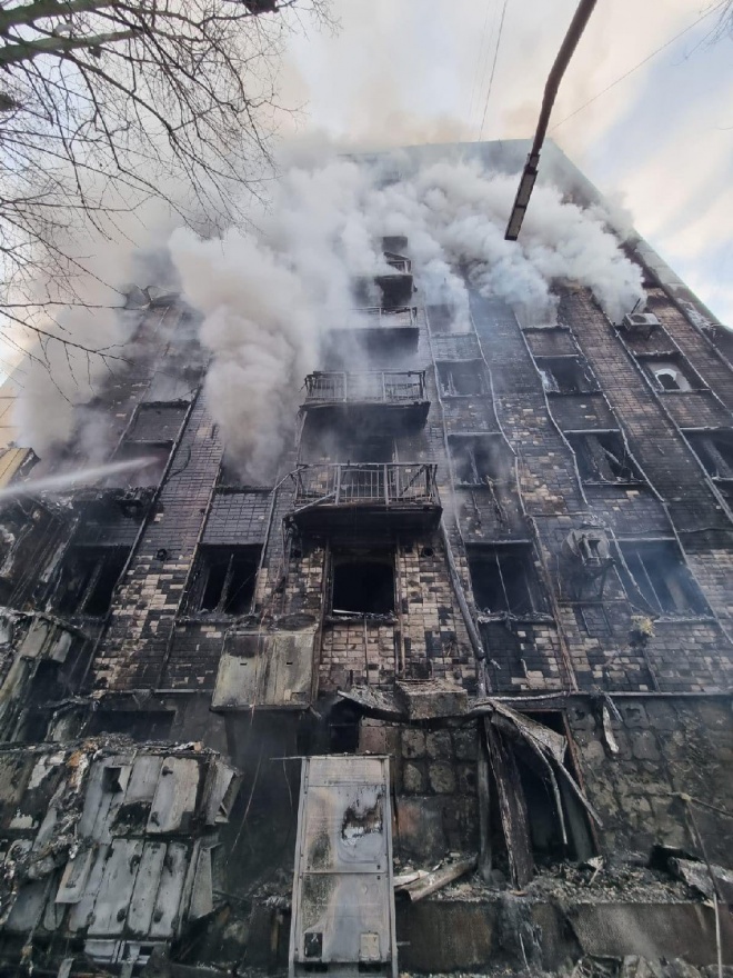 В Дніпрі сталася масштабна пожежа у головному офісі мережі АТБ - фото