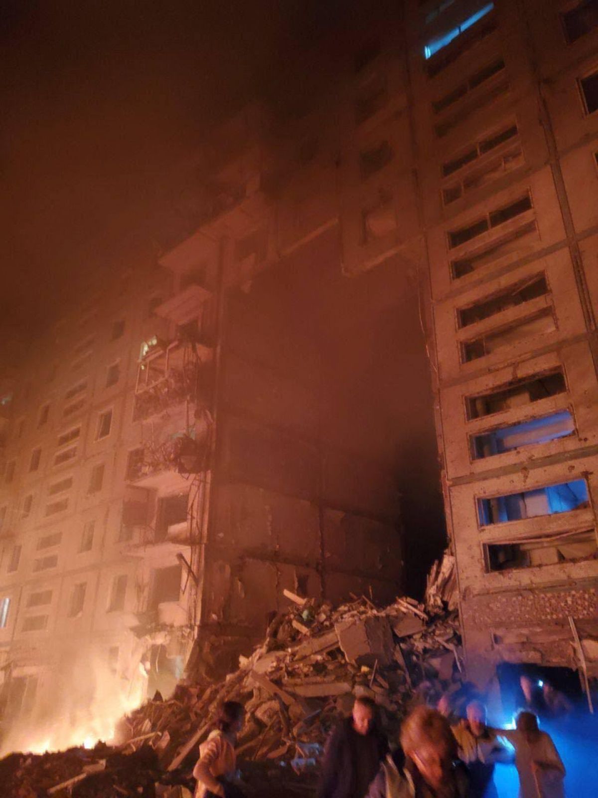 Рашисти здійснили масований ракетний удар по житлових будинках Запоріжжя - фото