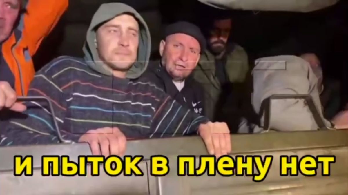 росіяни своїх звільнених співгромадян посадили у... вантажівки - фото
