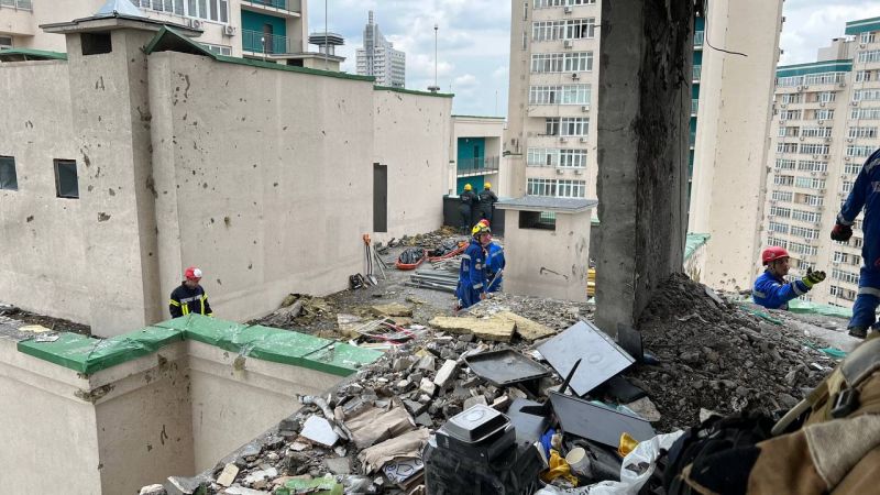 В постраждалому від російської атаки будинку в Києві виявили ще двох загиблих - фото