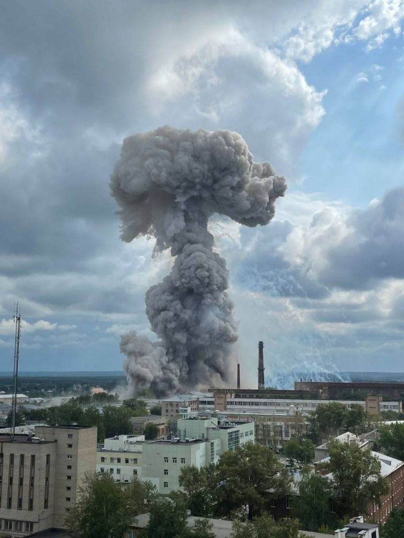 Під московю потужній вибух на заводі, який виробляє військову продукцію - фото