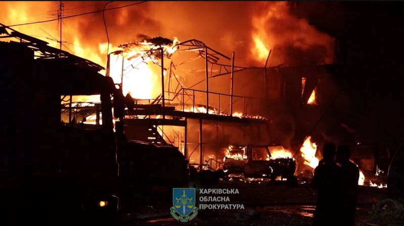 Рашисти масово атакували Харків "Шахедами" - фото