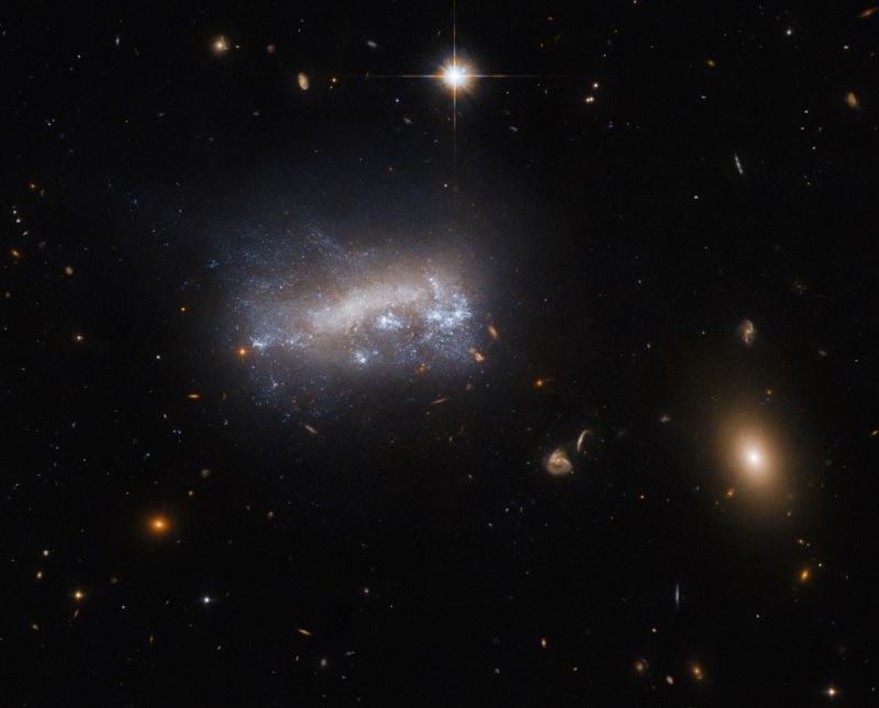 "Габбл" показав галактику під тиском - фото