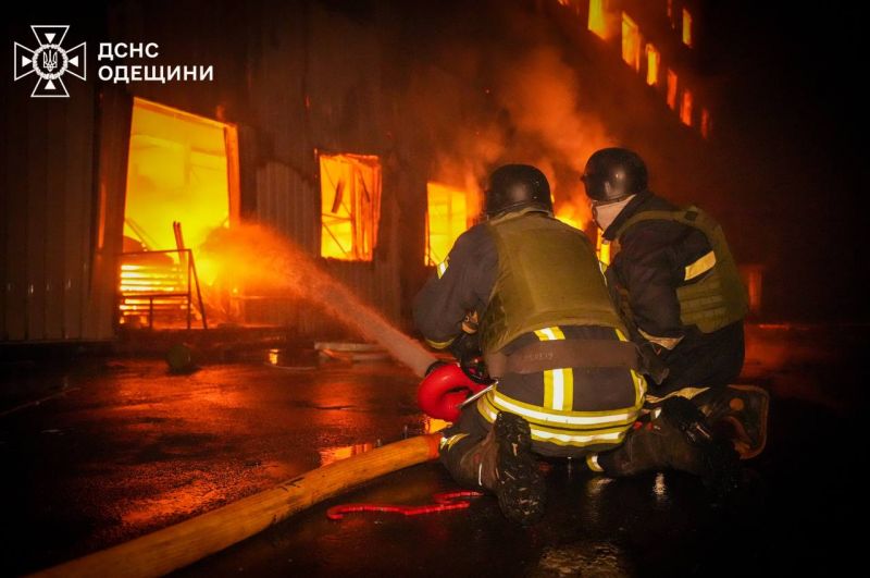 Рашисти завдали ракетного удару по “Новій пошті” в Одесі - фото