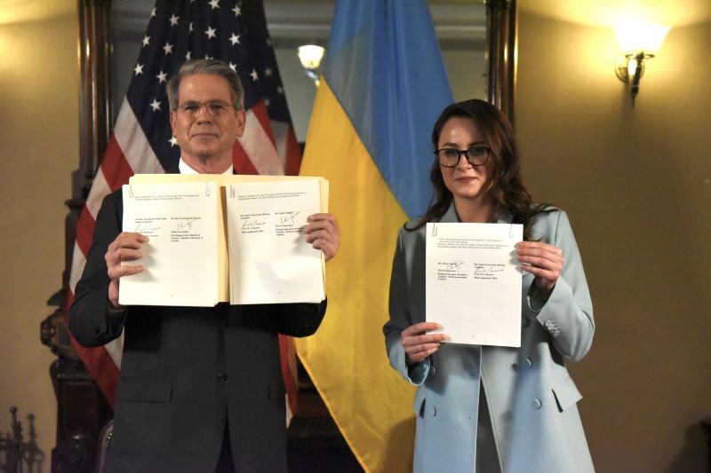 Україна й США підписали угоду про створення Інвестиційного фонду відбудови - фото