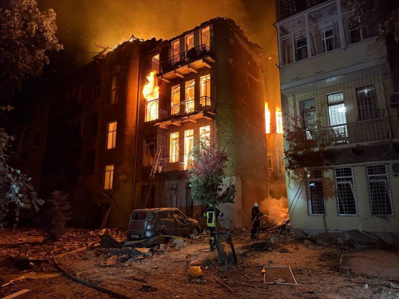 росія атакувала ударними БпЛА житлові будинки Одеси - фото