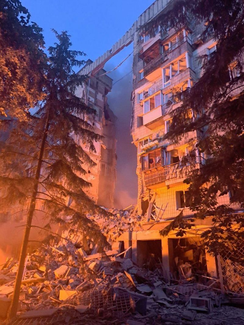В Києві внаслідок російської атаки значні руйнування, багато загиблих - фото