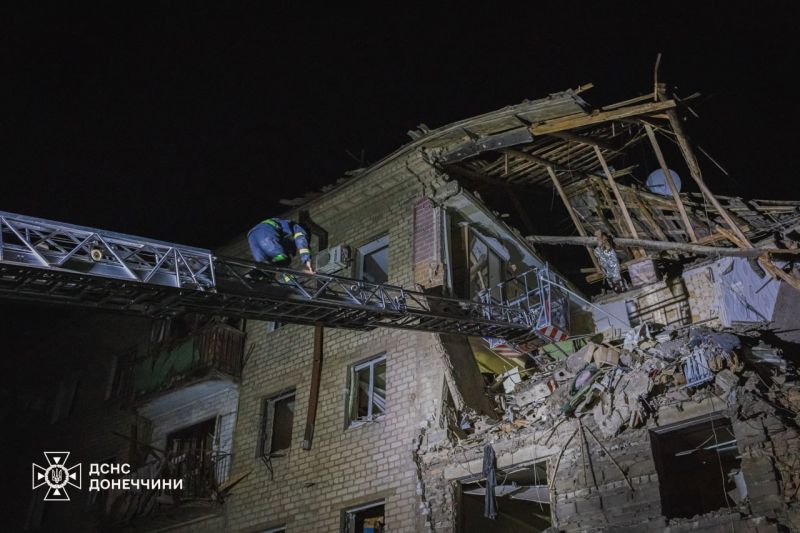 Внаслідок нічних російських авіаударів на Донеччині є жертви та руйнування - фото