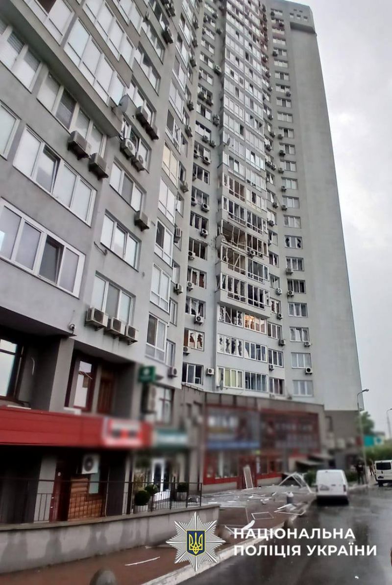 Внаслідок ворожої атаки Києва є постраждалі в одному з районів - фото