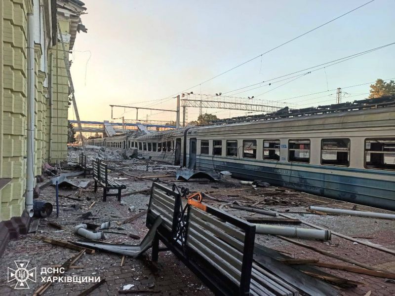 Рашисти завдали масованого удару по залізничній інфраструктурі Лозової - фото