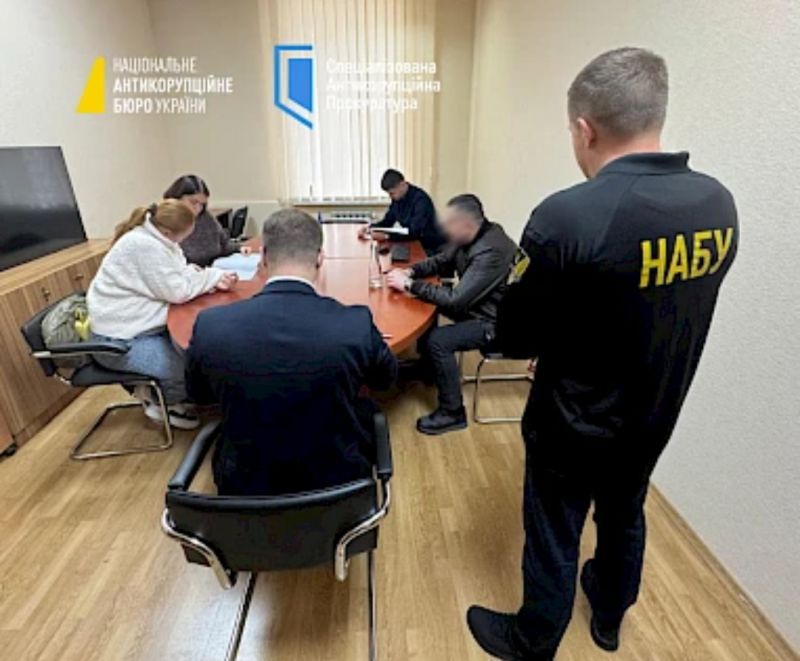 Голова Одеської облради та його дружина, напдепка, отримали підозру у недостовірному декларуванні - фото