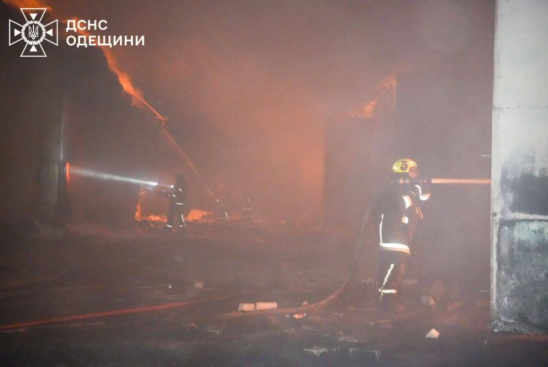 росія масовано атакувала безпілотниками цивільну інфраструктуру Одещини - фото