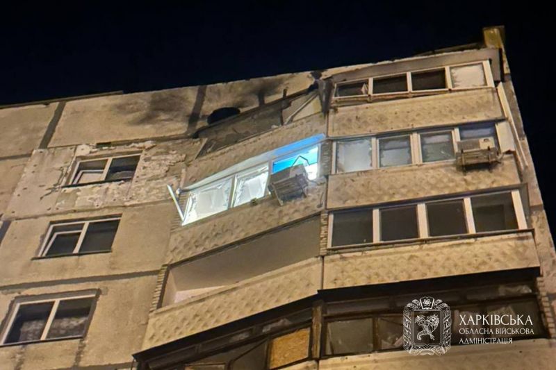росіяни завдали удару БпЛА по житловій багатоповерхівці у Харкові - фото