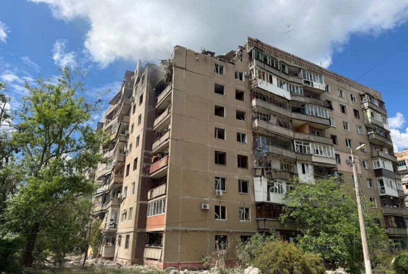 росіяни скинули КАБи на багатоповерхівки у Дружківці, є поранені - фото