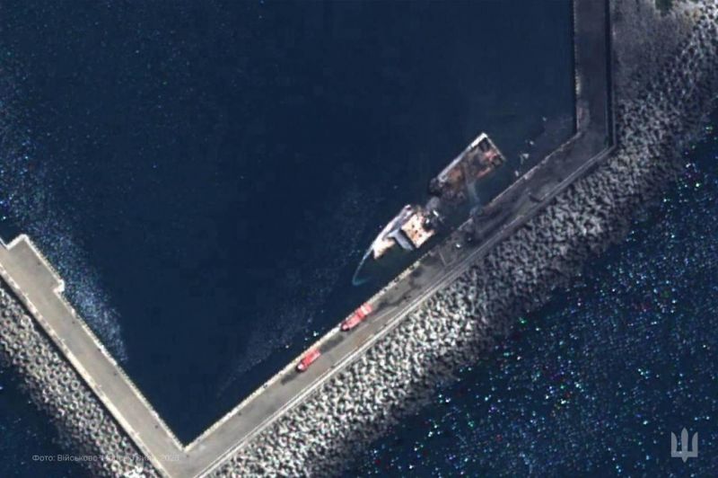 ВМС України знищили ворожий прикордонний корабель поблизу Новоросійська - фото
