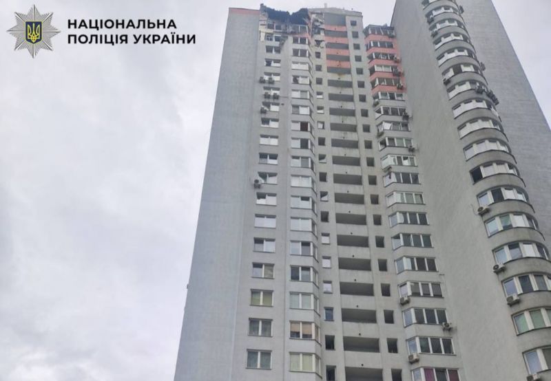 Ворожий БпЛА влучив у багатоповерхівку на Троєщині - фото
