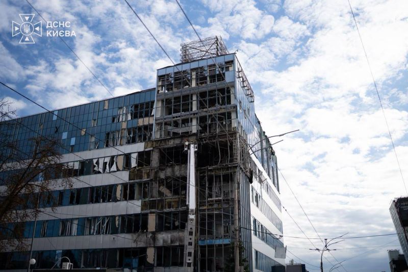 Рашисти вбили ще чотирьох людей, атакувавши датацентр оператора зв′язку - фото