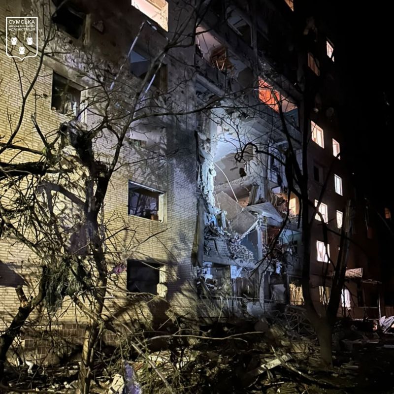 росіяни прицільно вдарили КАБом по житловій багатоповерхівці у Сумах - фото
