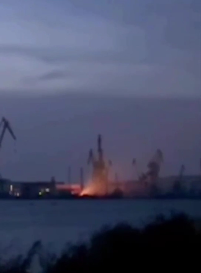 ракетный удар по судоремонтному заводу в Керчи 4