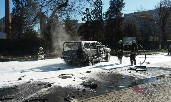 в Мариуполе взорвали машину с полковником СБУ на фото 2