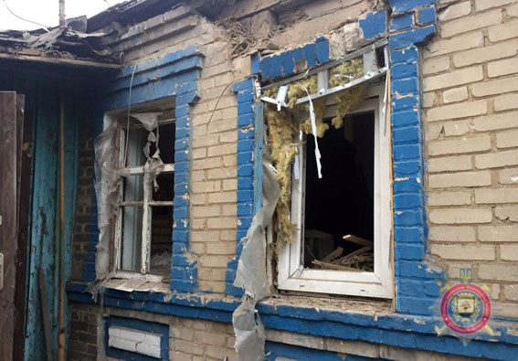 Пошкоджені внаслідок обстрілу будинки в Авдіївці на фото 3