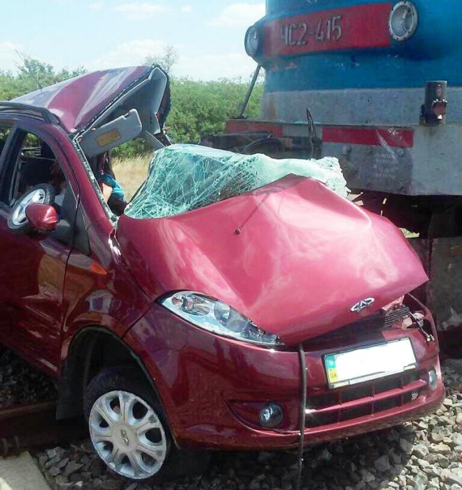 аварія на залізничному переїзді у Мелітопольському районі на фото 1
