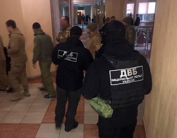 поліцейські пограбували інкасаторів в Одесі, фото 3