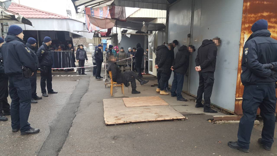 нападение на рынок Колос в Николаеве, фото 1