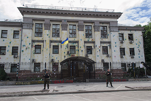 російське посольство у Києві після штурму - фото 5