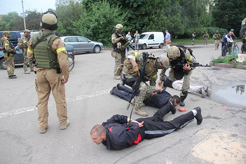 споймали двух террористов-россиян при раздаче сосисок-сарделек в Славянске - фото 2