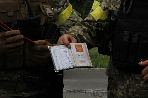 зловили терористів-росіян при роздачі сосисок-сардельок у словянську - фото 3