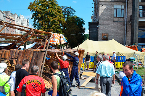 прибирання Майдану в неділю, 10 серпня на фото 8