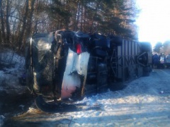 На Львовщине автобус столкнулся с автомобилем - погибли 2 человека - фото