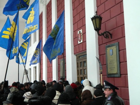 «Свобода» штурмовала здание Одесского горсовета - фото