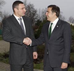 Виталий Кличко подписал соглашение с партией Михеила Саакашвили - фото