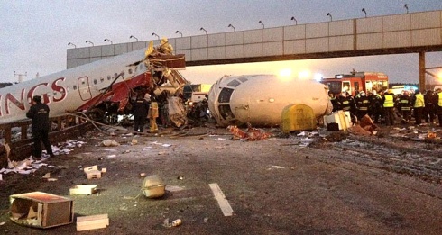 Во «Внуково» разбился самолет Ту-204, есть жертвы - фото