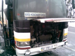 Под Киевом горел автобус с пассажирами - фото