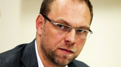 Власенко лишился депутатских полномочий - фото