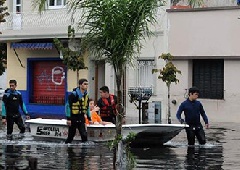 От наводнения в аргентинском Ла-Плата погибло 48 человек - фото