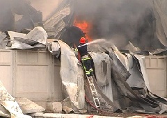 Под Одессой горел огромный склад сантехники - фото