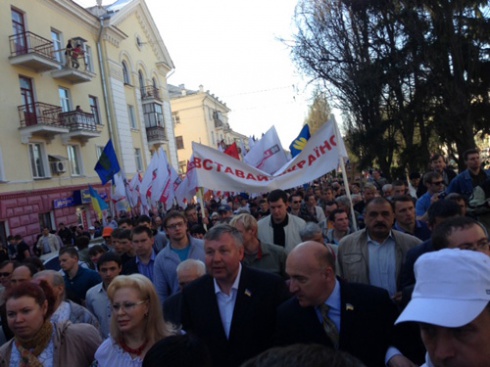 В Чернигове проходит марш «Вставай, Украина» - фото