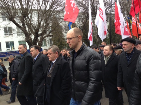 В Луцке проходит марш «Вставай, Украина!» - фото