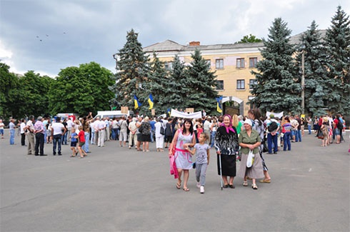 В Первомайске провели митинг против политических репрессий - фото